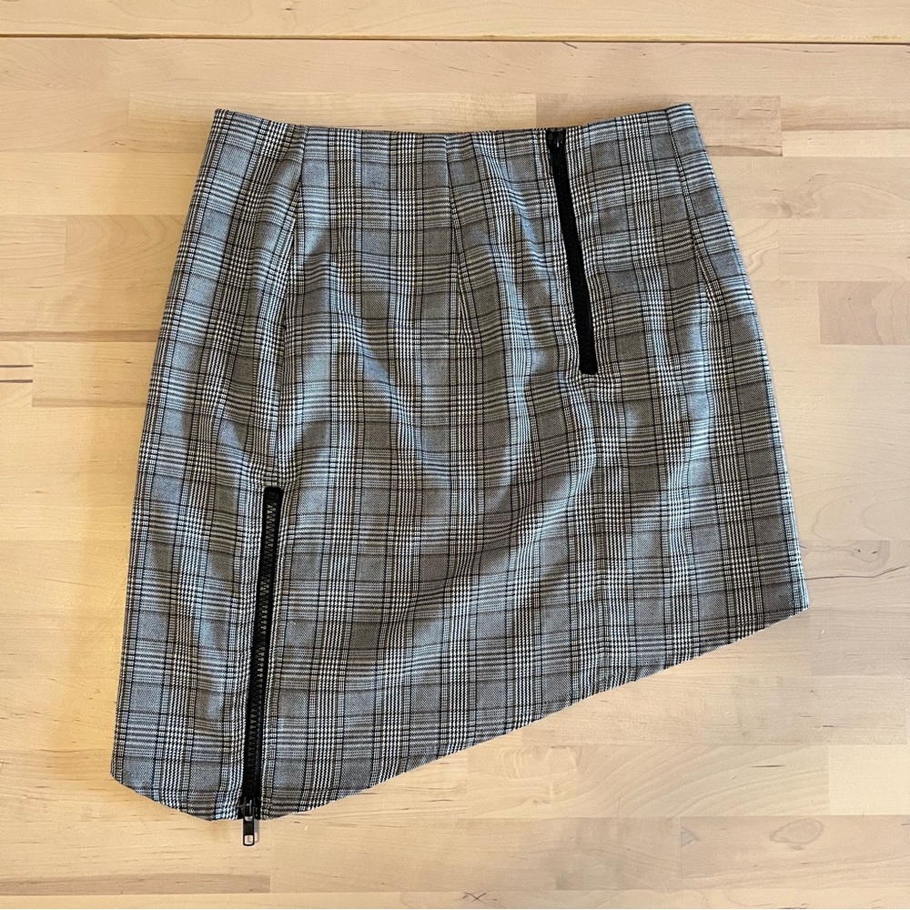 Plaid asymmetrical gray and black skirt size small